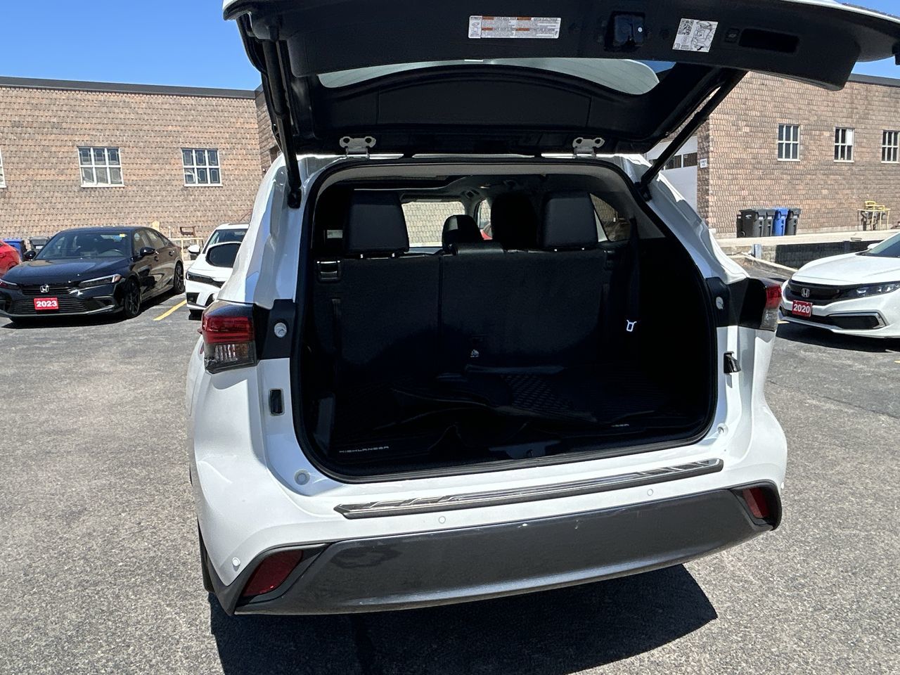 2023 Toyota Highlander hybrid in Oakville, Ontario