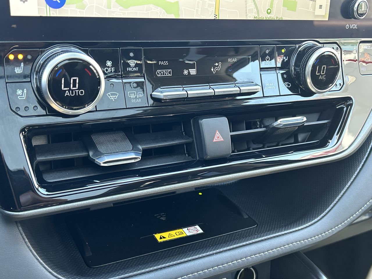2023 Toyota Highlander hybrid in Oakville, Ontario