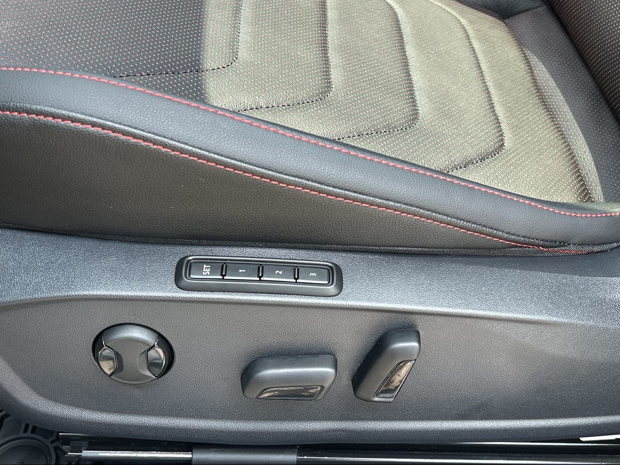 2024 Volkswagen Jetta GLI 2.0T 6Sp in Oakville, Ontario