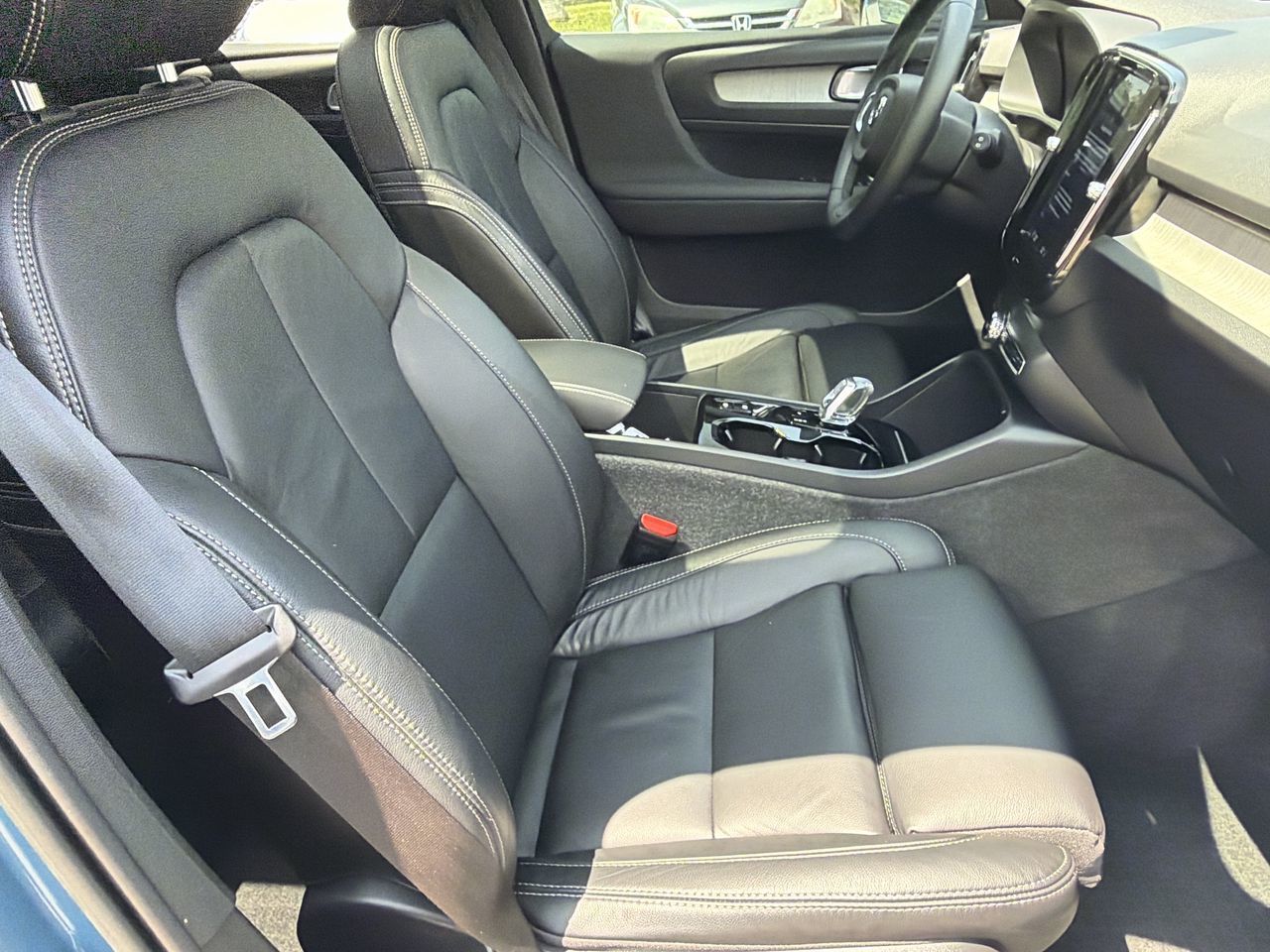 2023 Volvo XC40