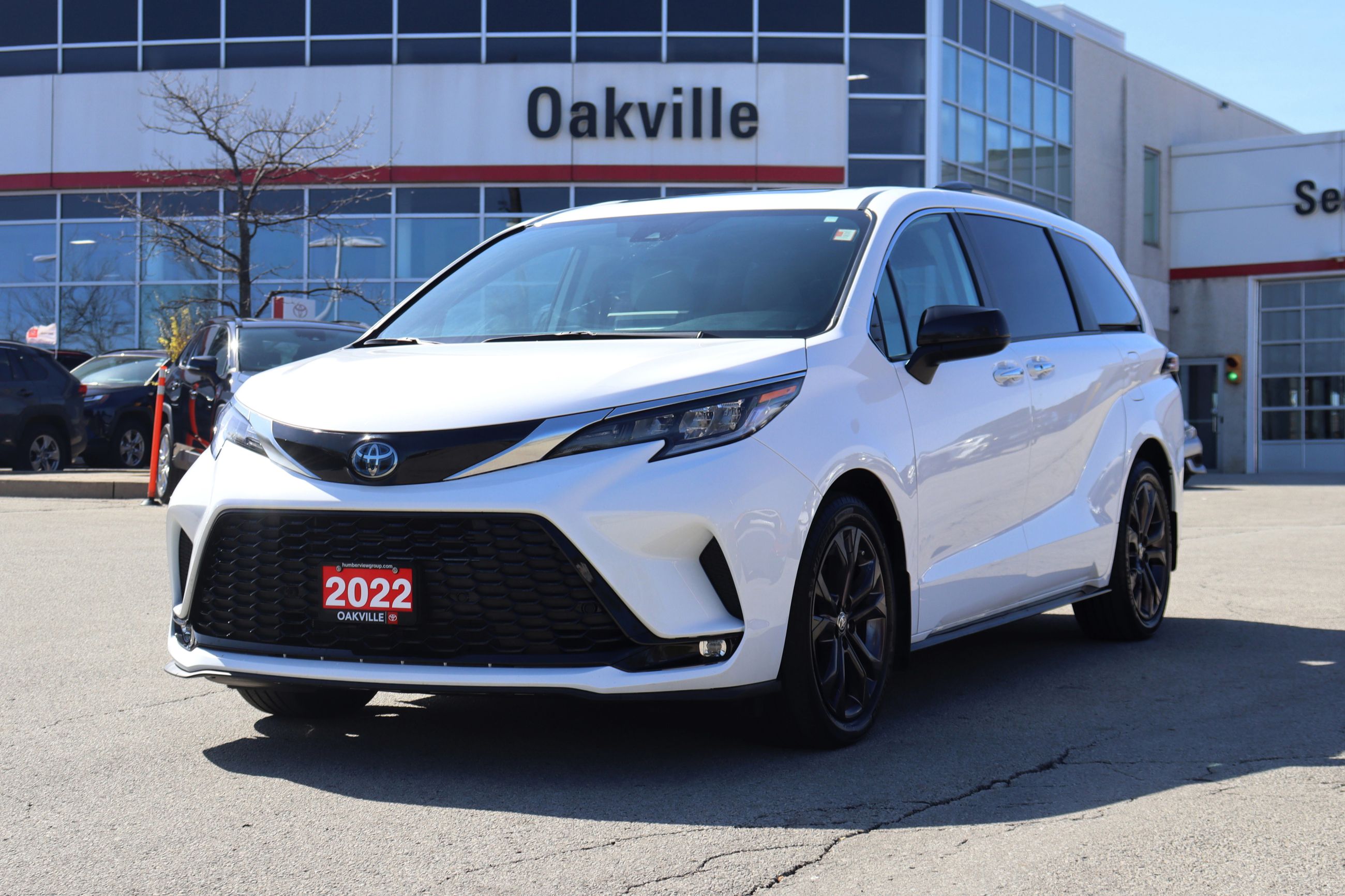 2022 Toyota Sienna Hybrid XSE FWD Lease Trade-in | Low KM | 7-Pass