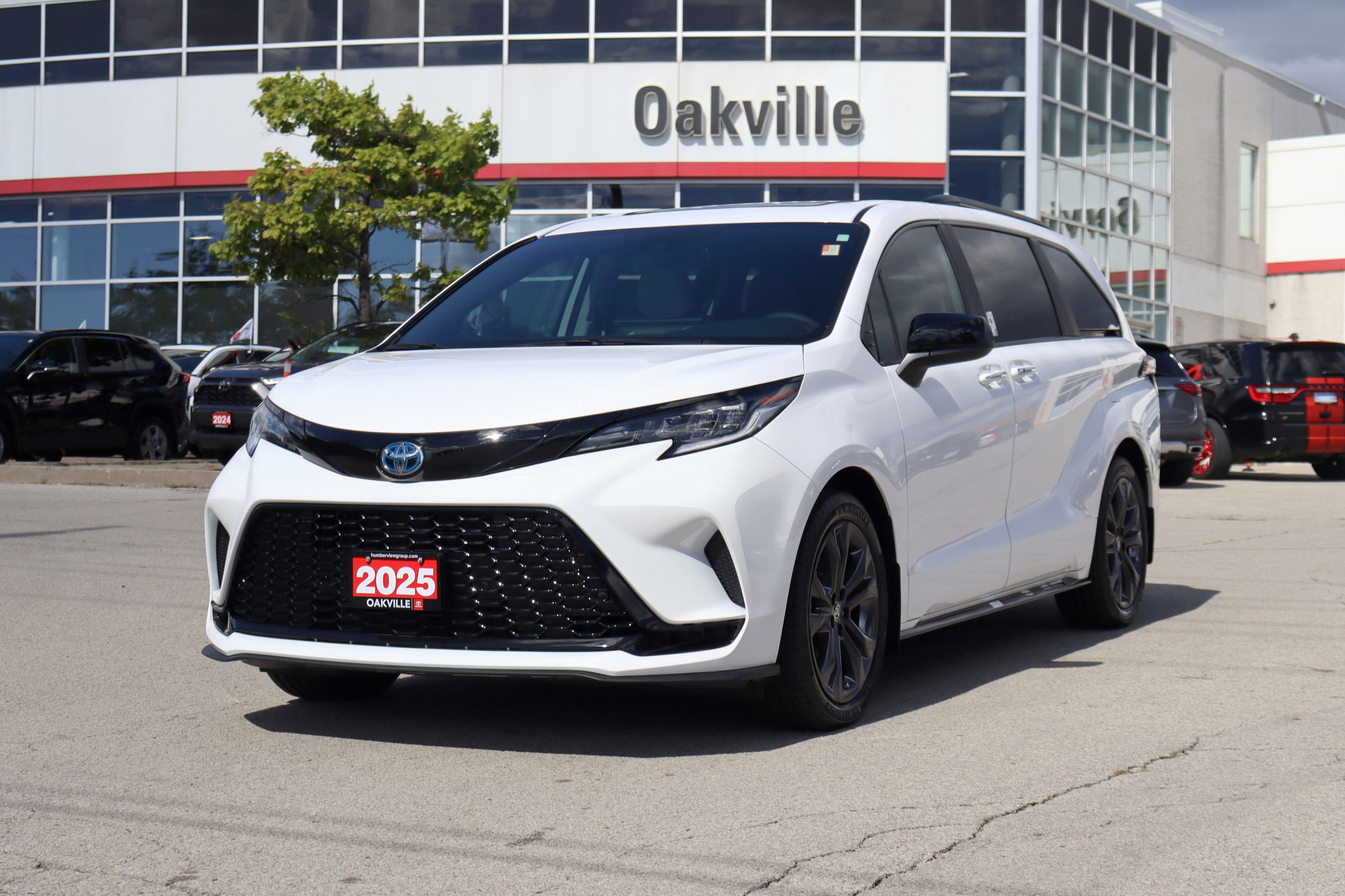 2025 Toyota Sienna XSE FWD Low KM | 7-Pass | Power Sliding Doors ...