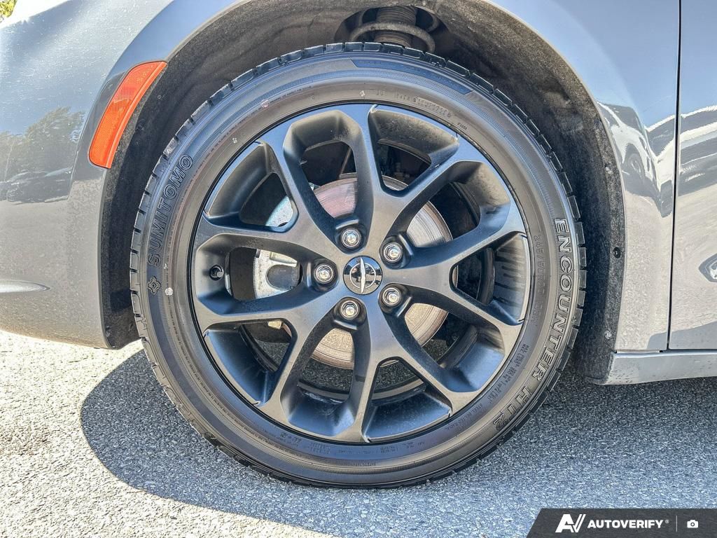 Photo 2025 Chrysler Pacifica Limited #6