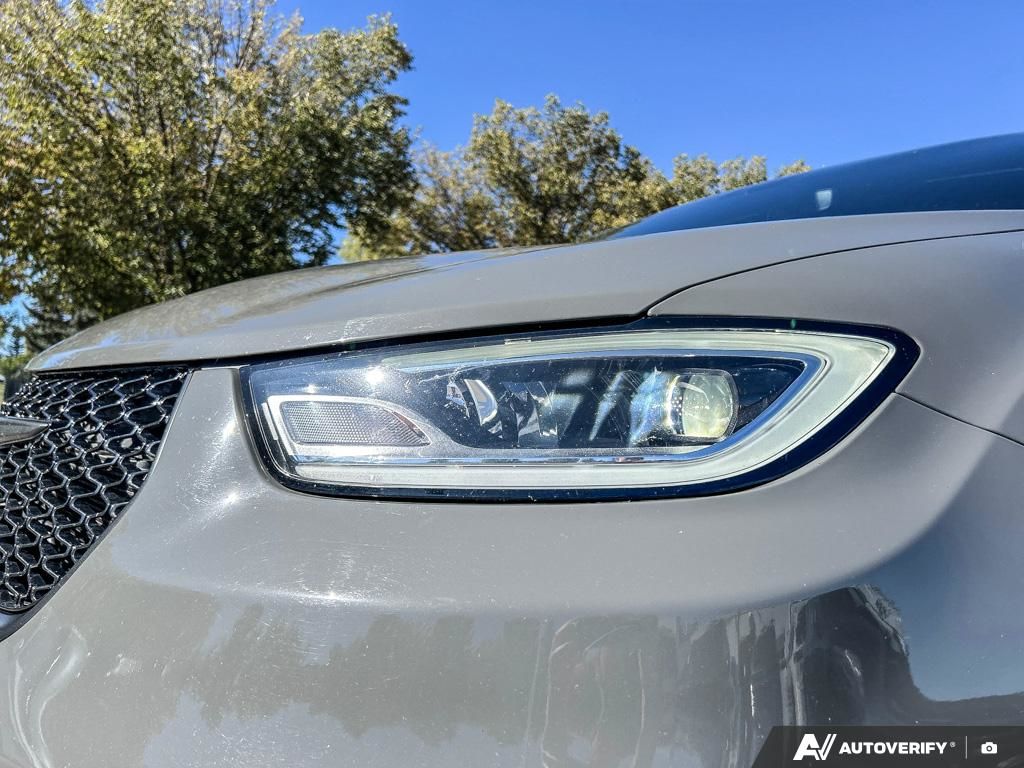 Photo 2025 Chrysler Pacifica Limited #8