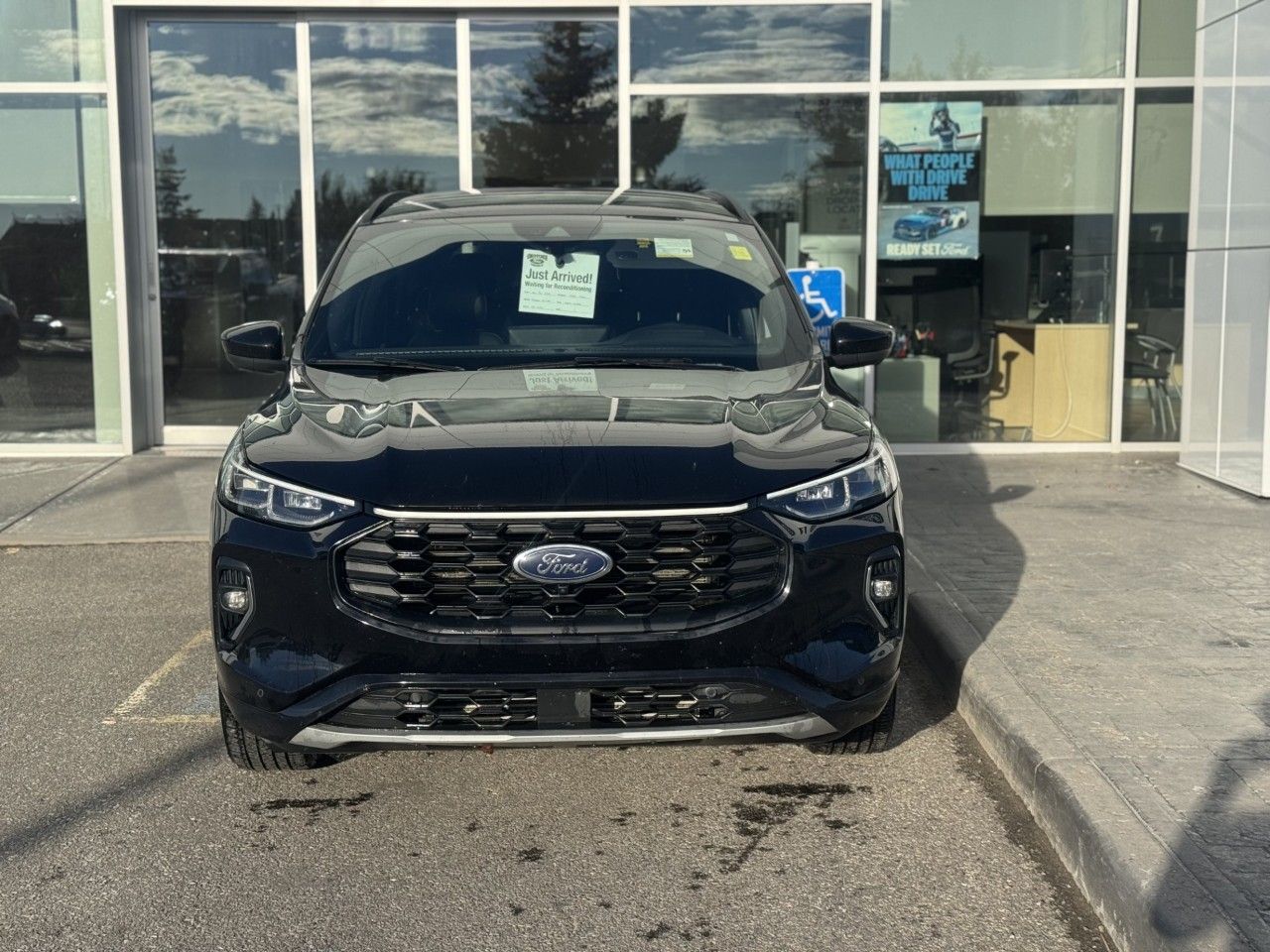 Photo 2023 Ford Escape ST-Line Elite AWD #2