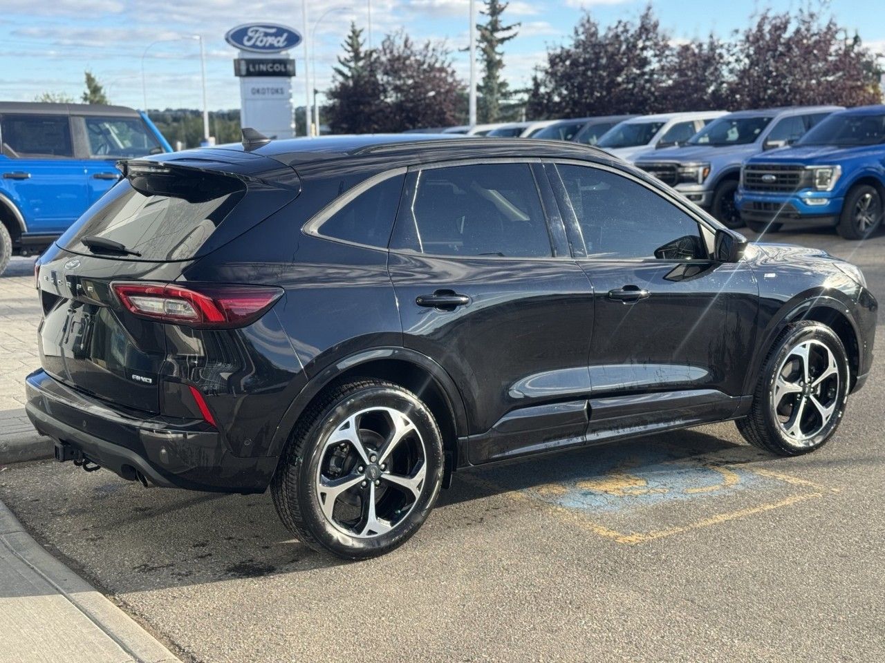 Photo 2023 Ford Escape ST-Line Elite AWD #4