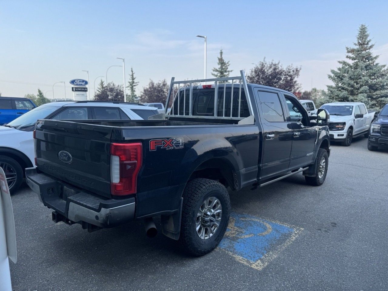 Photo 2017 Ford Super Duty F-350 SRW 4WD Crew Cab 6-3/4 Ft Box Lariat #4