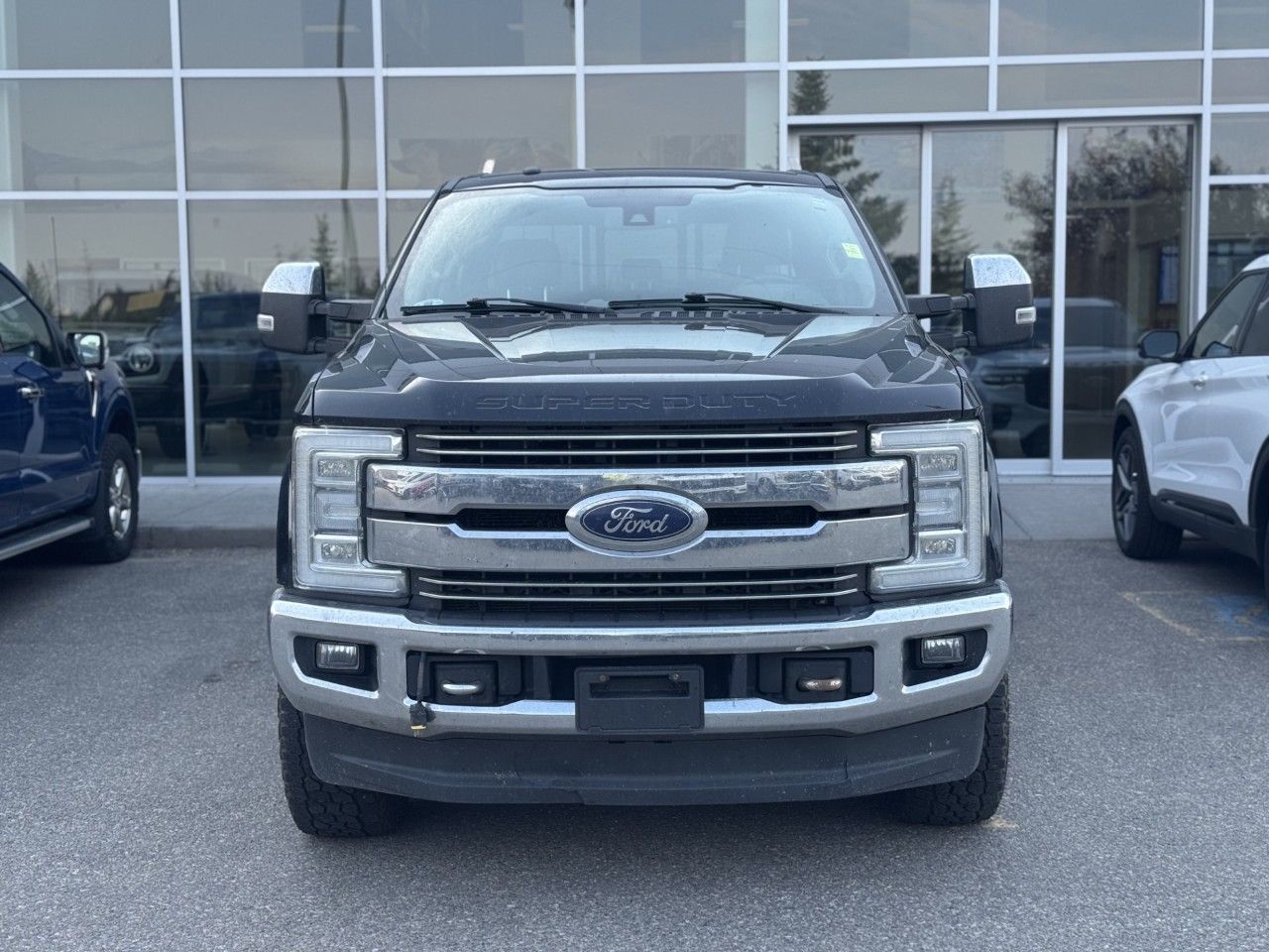 Photo 2017 Ford Super Duty F-350 SRW 4WD Crew Cab 6-3/4 Ft Box Lariat #2