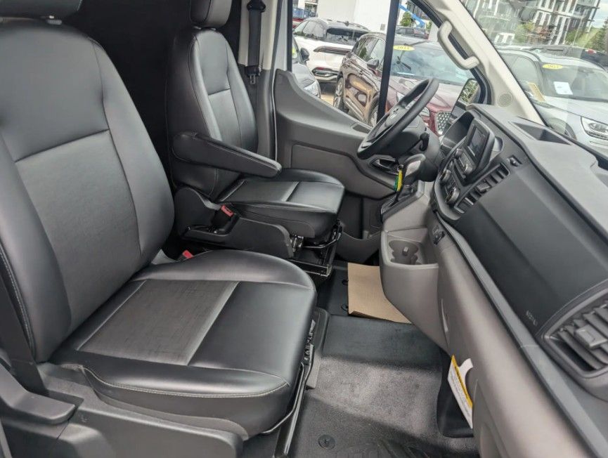 Photo 2025 Ford Transit Cargo Van T-250 148 Low Rf 9070 GVWR RWD #4