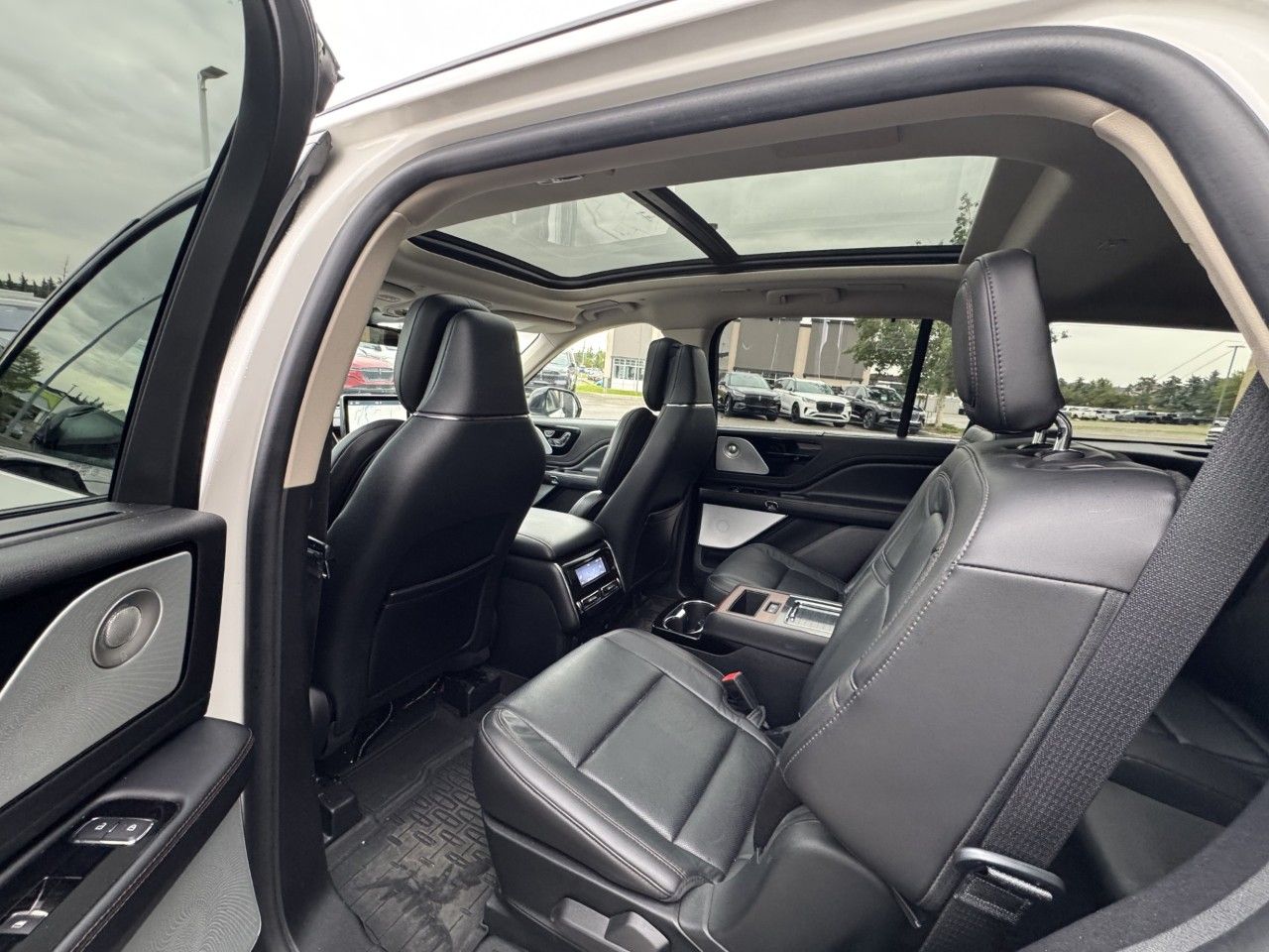 Photo 2023 Lincoln Aviator Reserve AWD #7