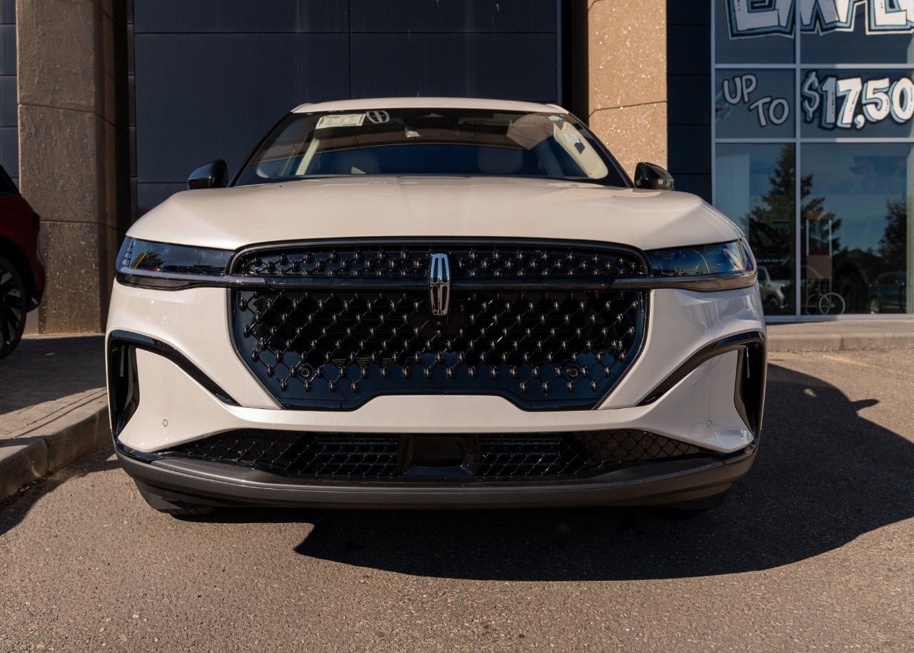 Photo 2026 Lincoln Nautilus Premiere AWD #2