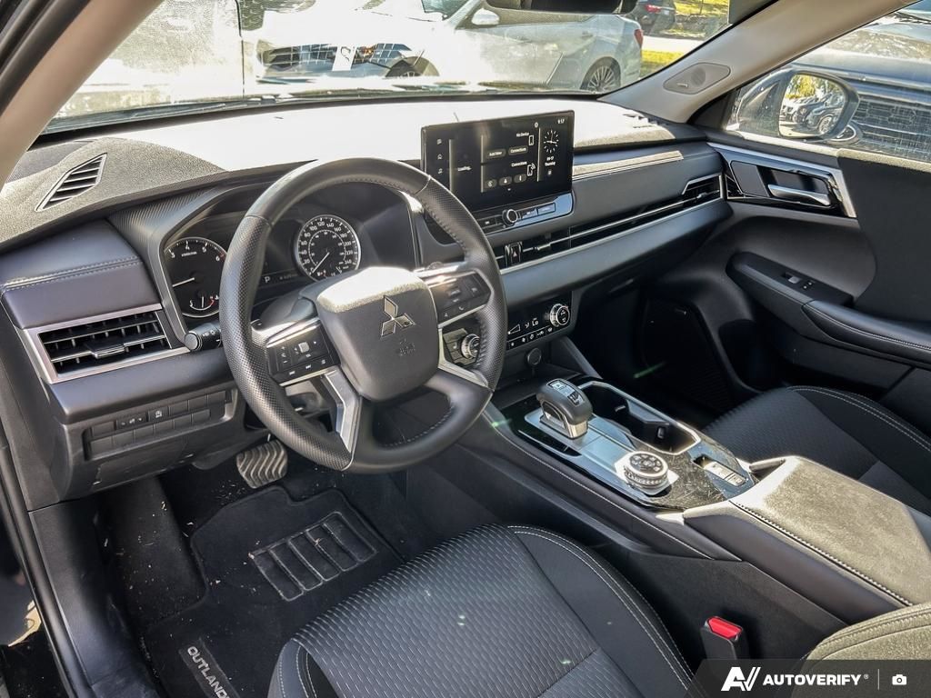 Photo 2026 Mitsubishi Outlander ES #7