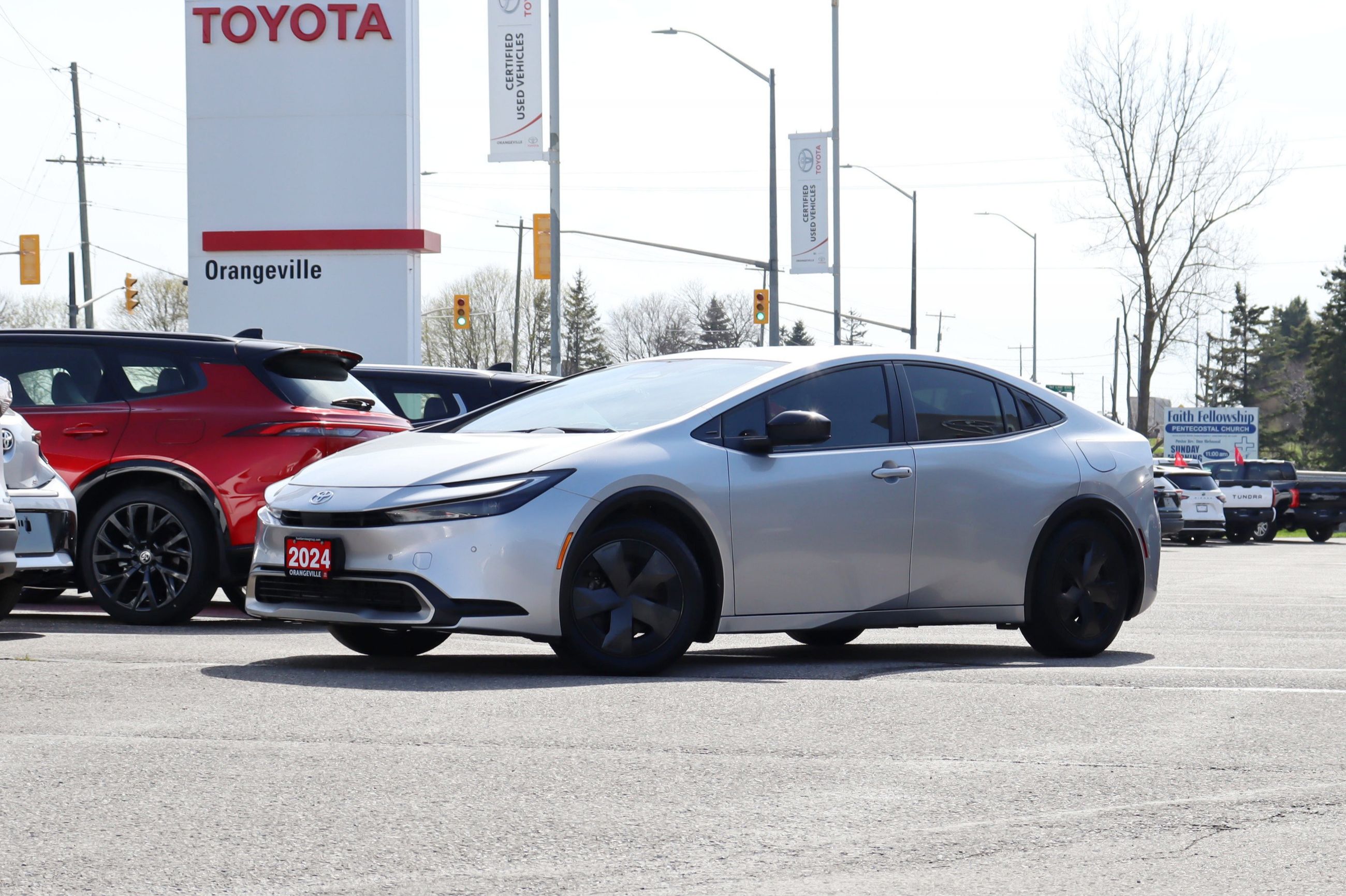 2024 Toyota Prius SE Plug-In Hybrid Electric, Up to 72KM EV Range, Clean Carfax, Heated Front Seats / Steering