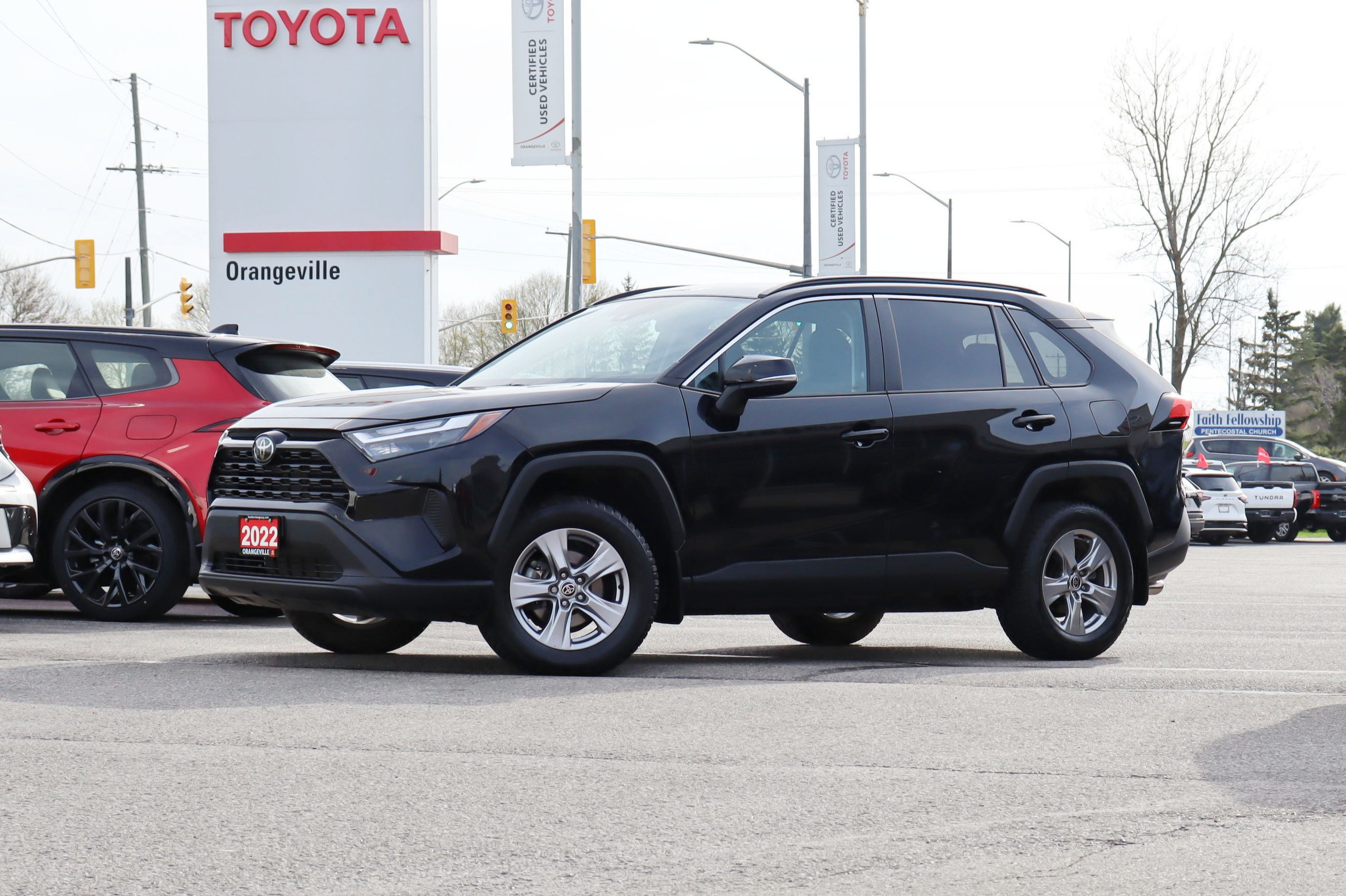 2022 Toyota RAV4 XLE AWD, Low KM!! Clean Carfax, Heated Front Seats / Steering, Sunroof, Power Tailgate, Blind Spot