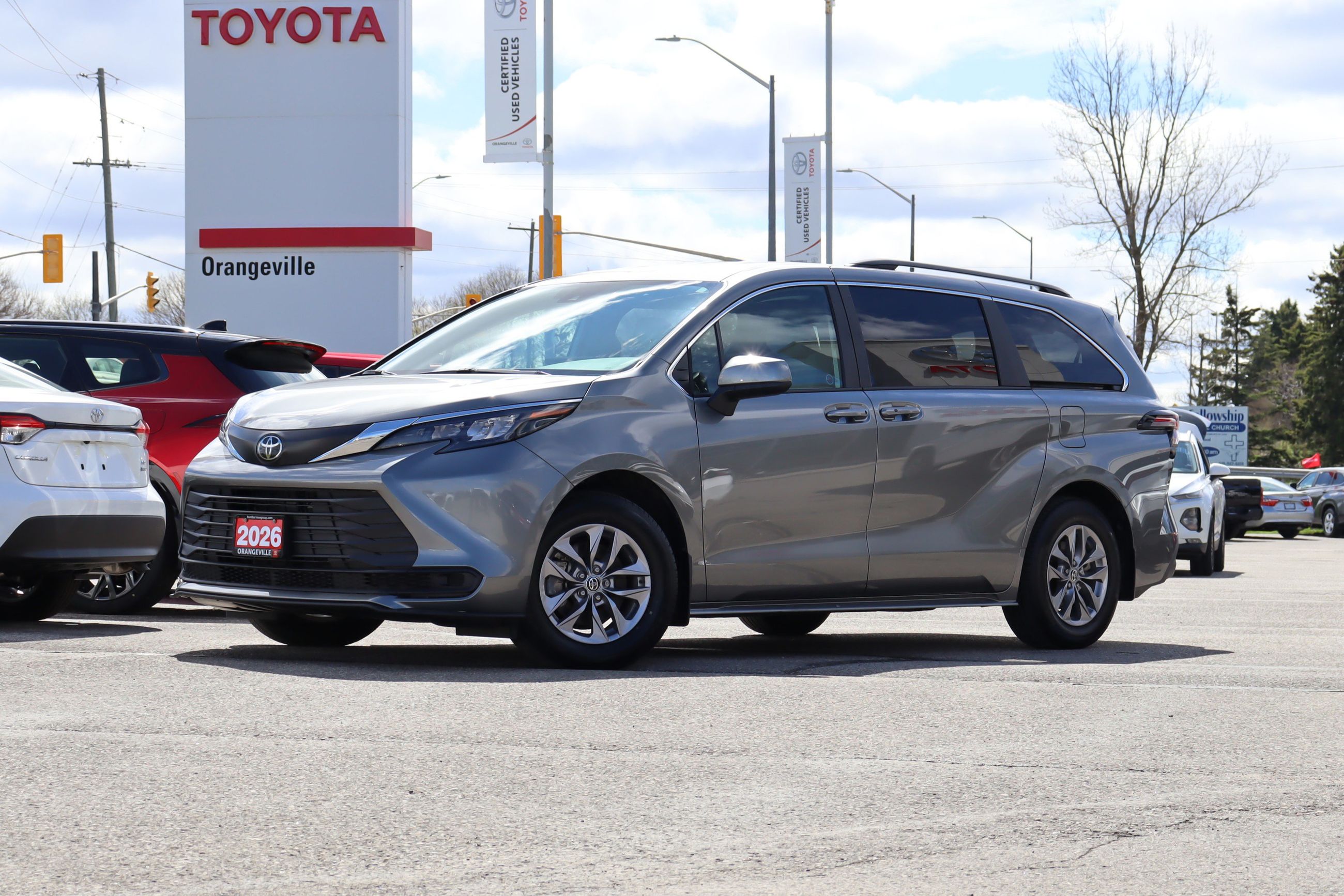2026 Toyota Sienna LE Hybrid Electric 8 Passengers, Low KM!! Toyota Certified Used, Clean Carfax, Heated Front Seats