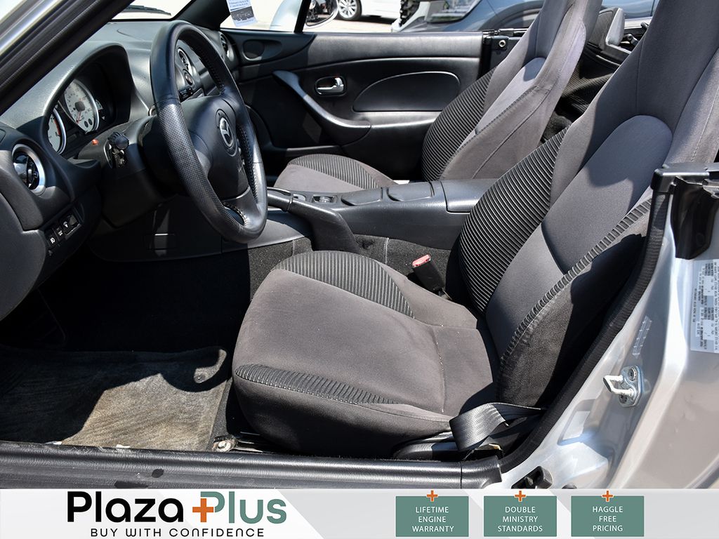 2004 Mazda MX-5 Miata Cloth REAR WHEEL DRIVE / CONVERTIBLE