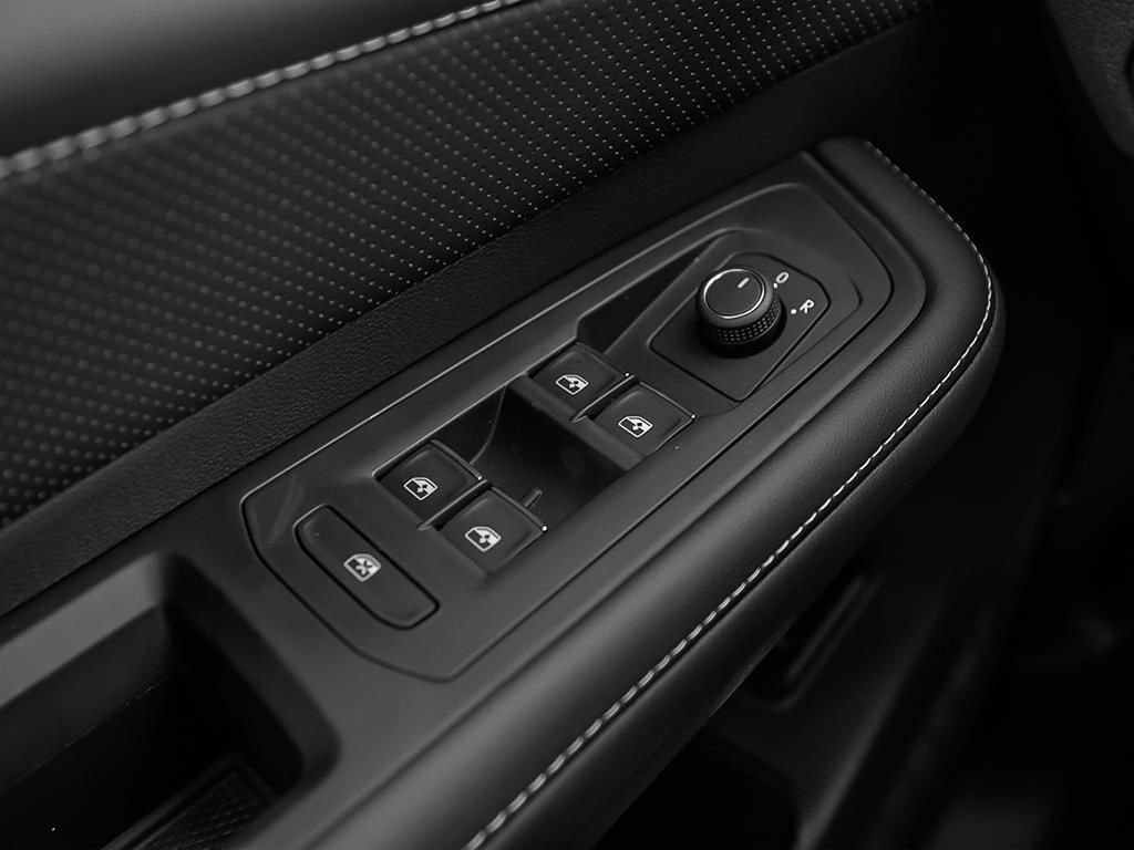 2025 Volkswagen Atlas Cross Sport Comfortline R-Line Black Edition No Options / Deep Black Pearl