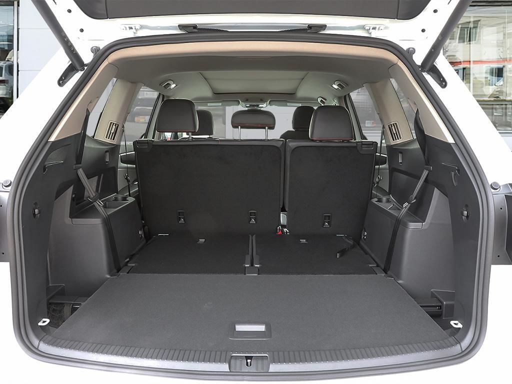 2025 Volkswagen Atlas Peak Edition No Options / Pure White