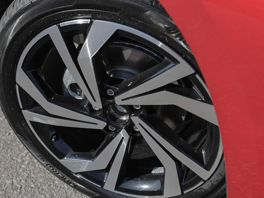 2025 Volkswagen Jetta Highline Beats Audio Removal / Kings Red Metallic