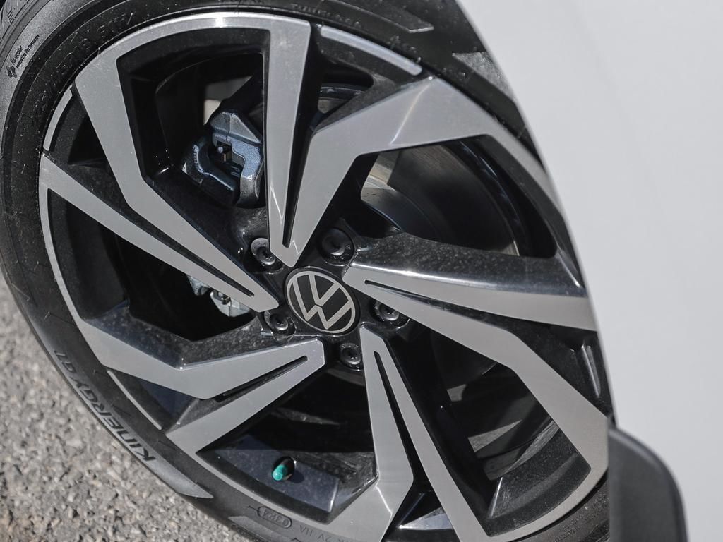 2025 Volkswagen Jetta Highline Beats Audio Removal / Oryx White Pearl