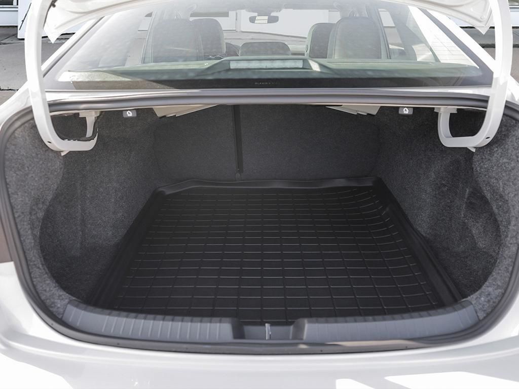 2025 Volkswagen Jetta Highline Beats Audio Removal / Oryx White Pearl