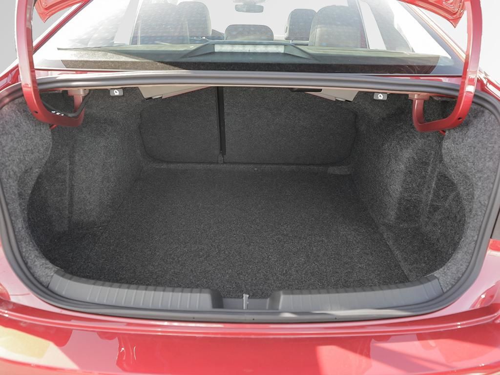 2025 Volkswagen Jetta Highline No Options / Kings Red Metallic