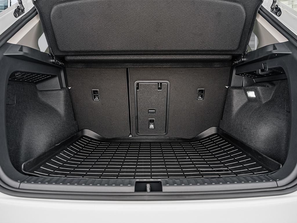 2025 Volkswagen Taos Comfortline Black Edition No Options / Pure White