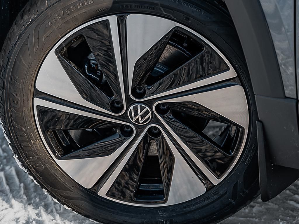2025 Volkswagen Taos Highline No Options / Platinum Gray Metallic