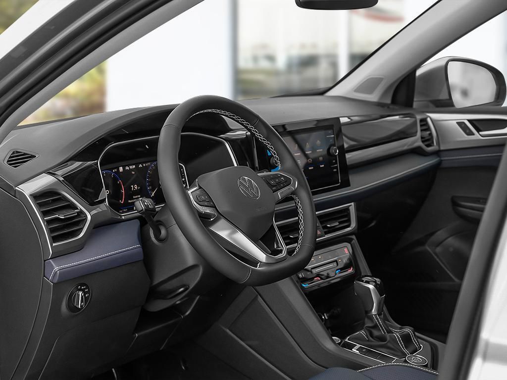 2025 Volkswagen Taos Highline No Options / Pyrite Silver Metallic