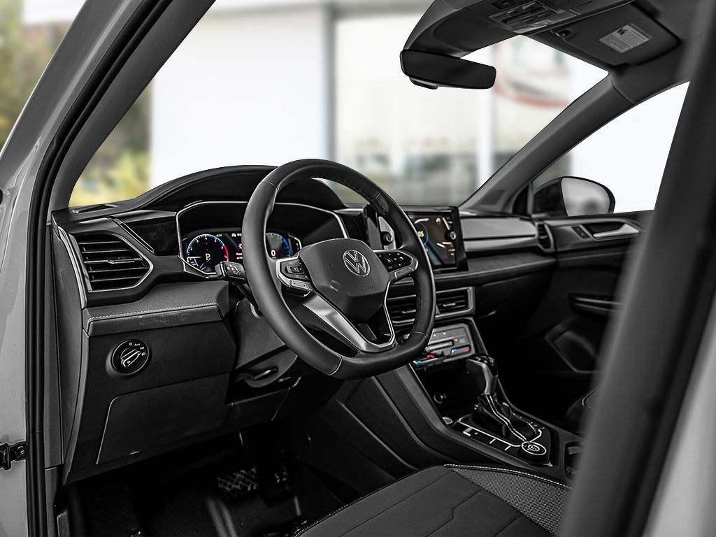 2025 Volkswagen Taos Comfortline Black Edition Black Roof Package / Pure White