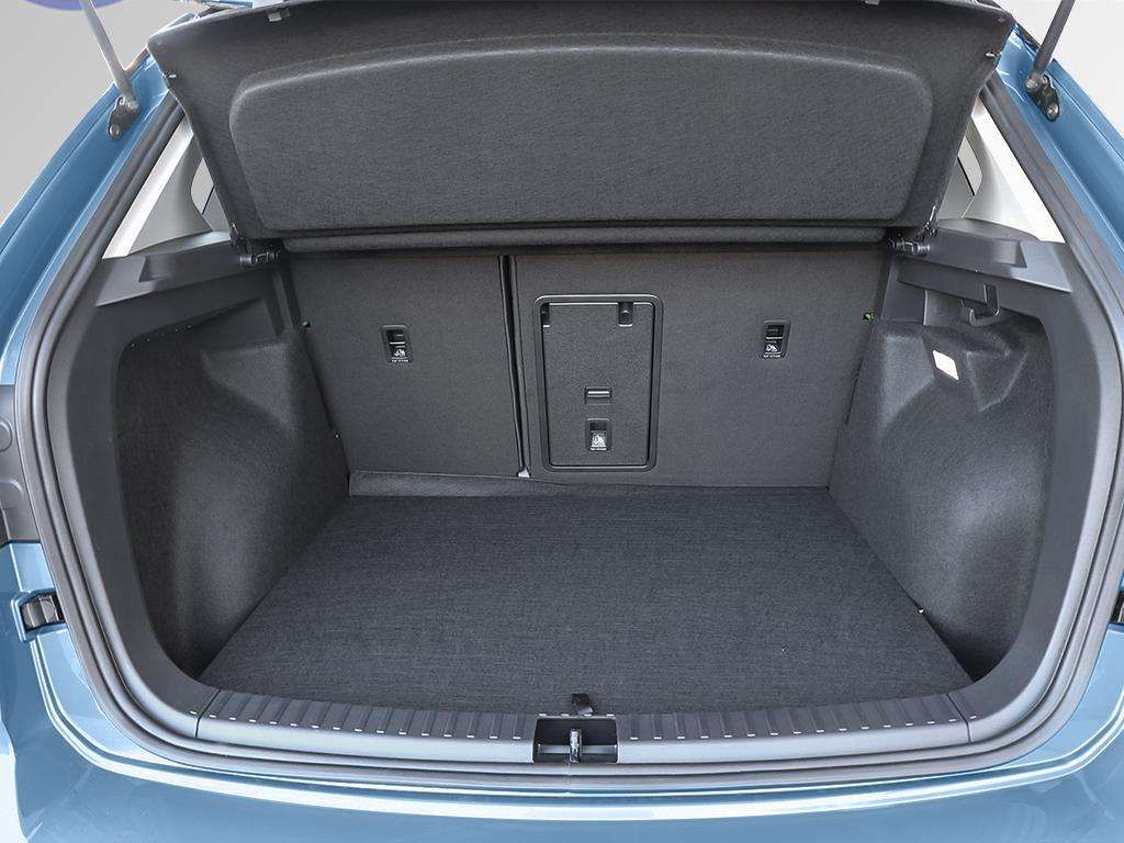 Photo 2027 Volkswagen Taos Comfortline Black Edition 4MOTION #6