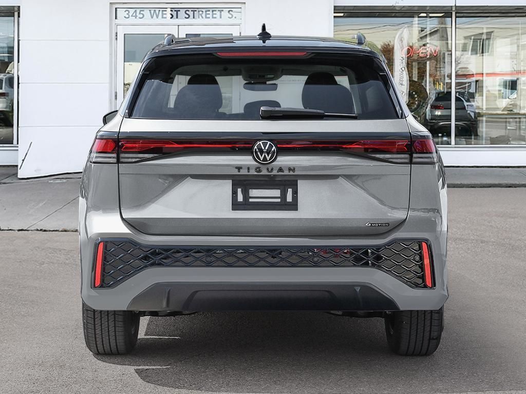 2025 Volkswagen Tiguan Comfortline R-Line Black Edition Black Roof Package / Pyrite Silver Metallic
