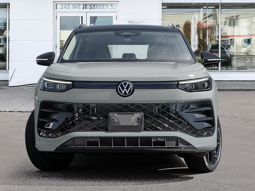 2025 Volkswagen Tiguan Comfortline R-Line Black Edition Black Roof Package / Ascot Gray