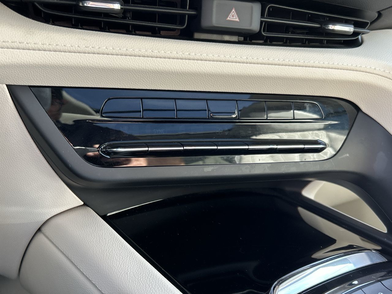 Buick Envision  2023 à North Vancouver, Colombie-Britannique