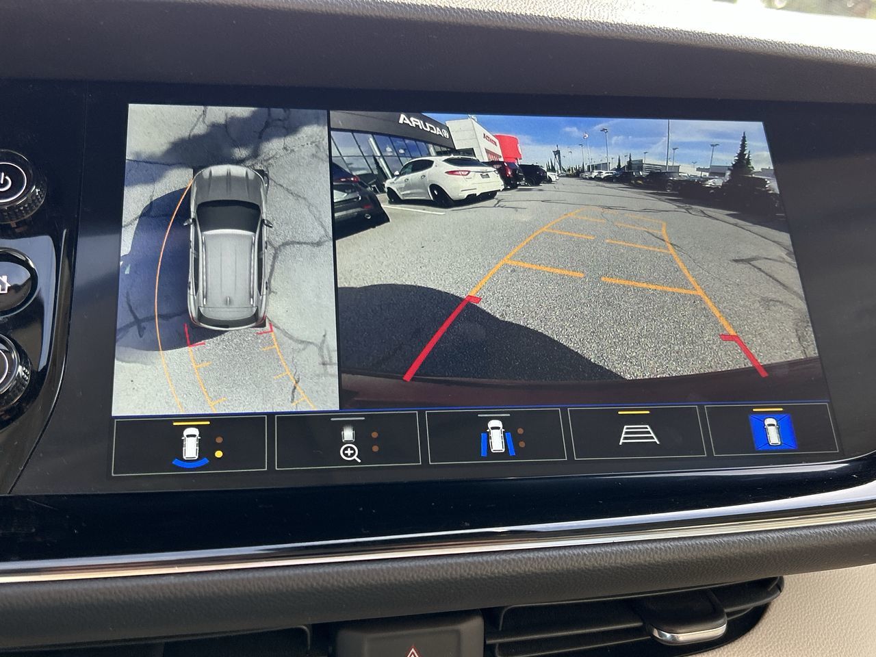 Buick Envision  2023 à North Vancouver, Colombie-Britannique