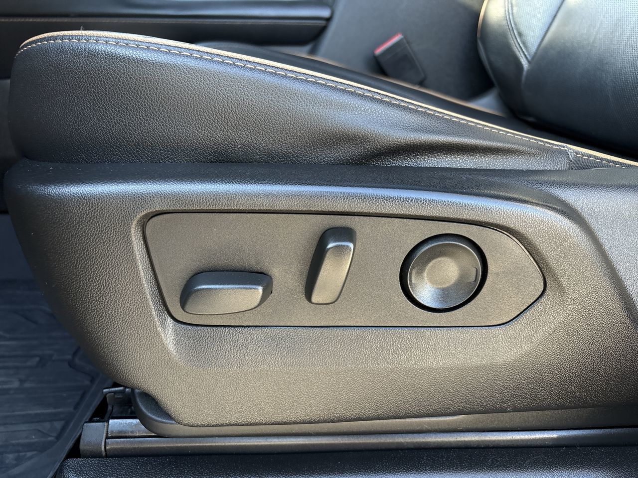 2022  Yukon XL