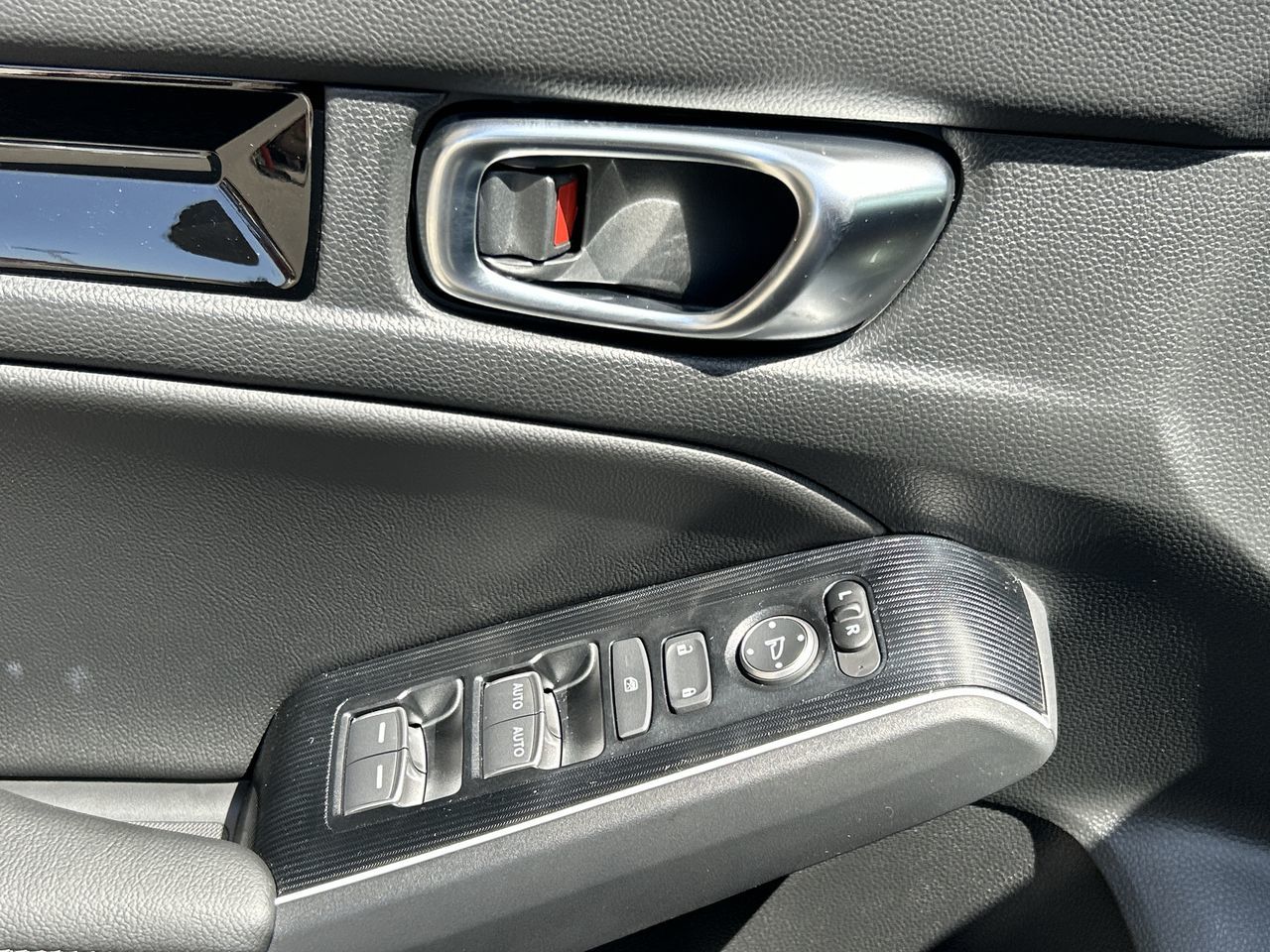 2025 Honda CIVIC HYBRID Hatchback in North Vancouver, British Columbia