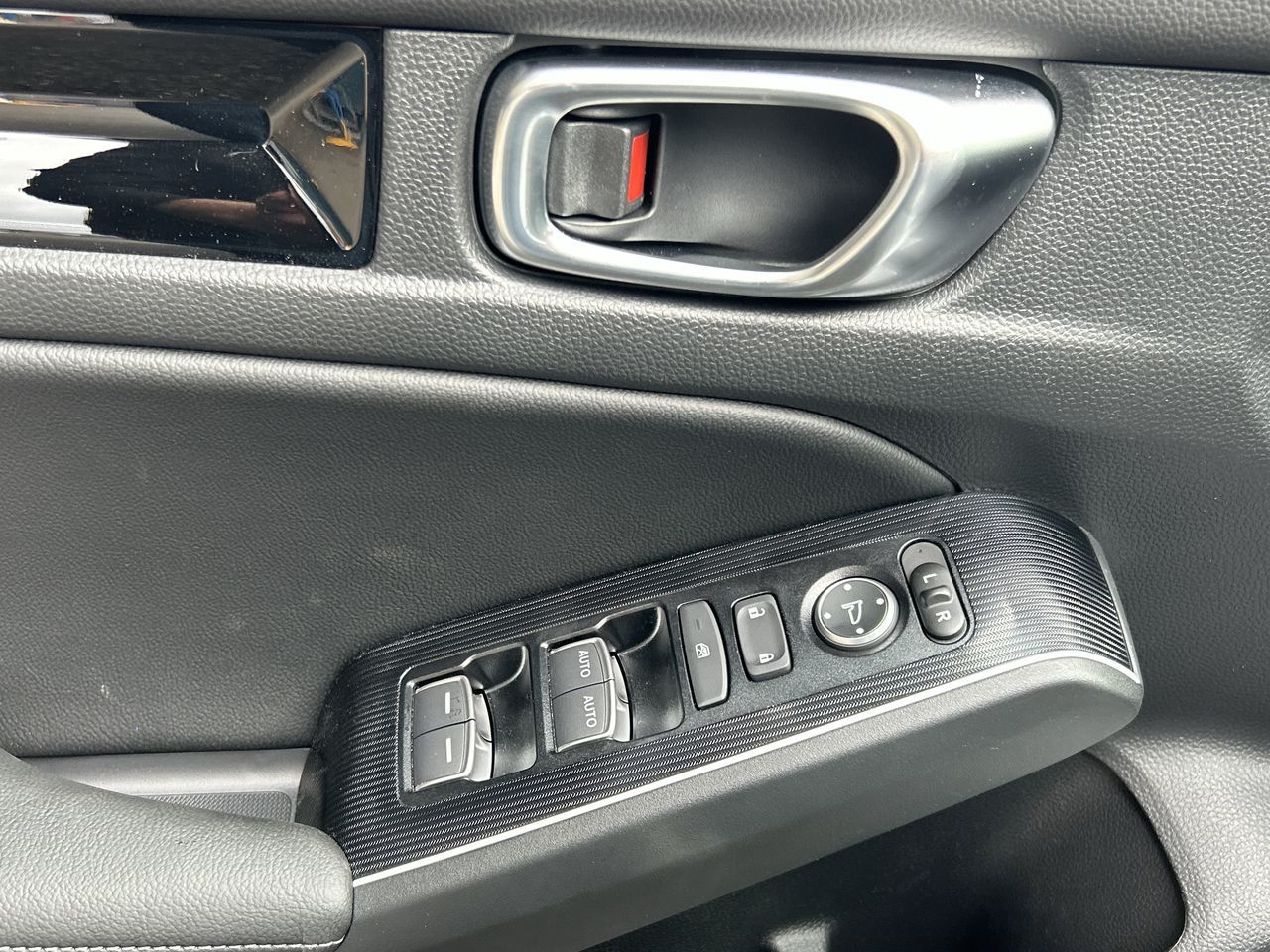 2025 Honda CIVIC HYBRID Hatchback in North Vancouver, British Columbia