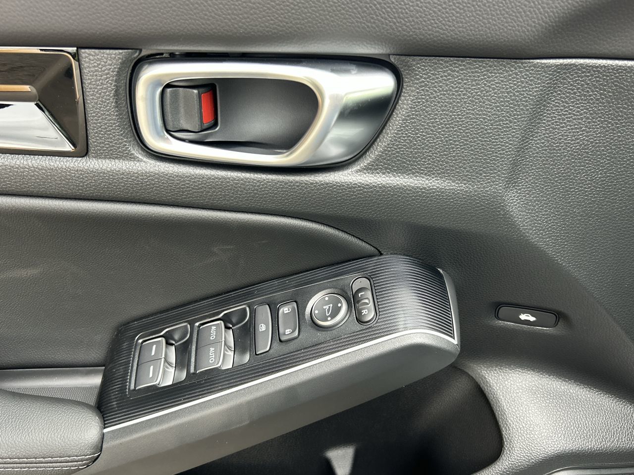 2025 Honda Civic Hybrid in North Vancouver, British Columbia