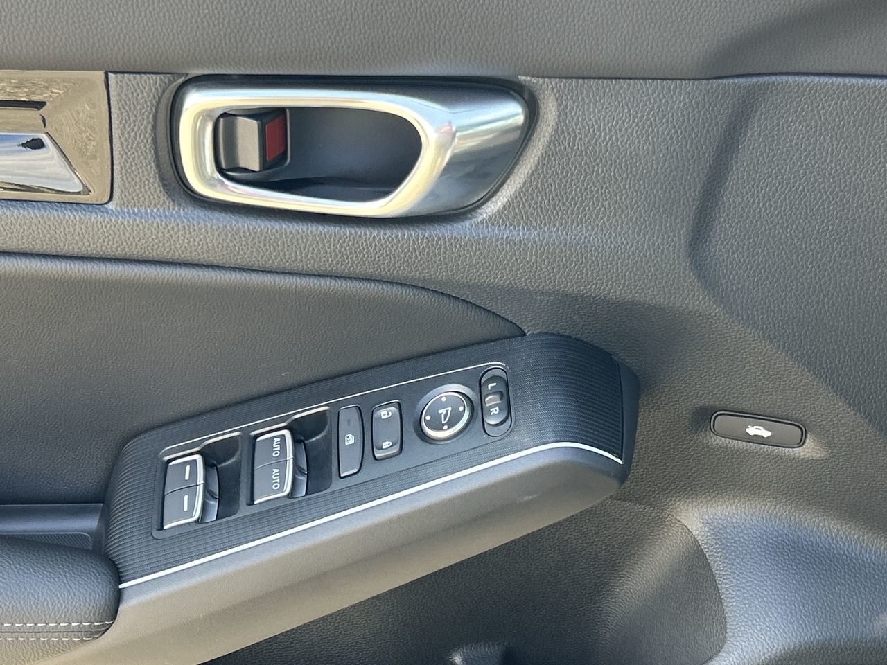 2025 Honda Civic Hybrid in North Vancouver, British Columbia