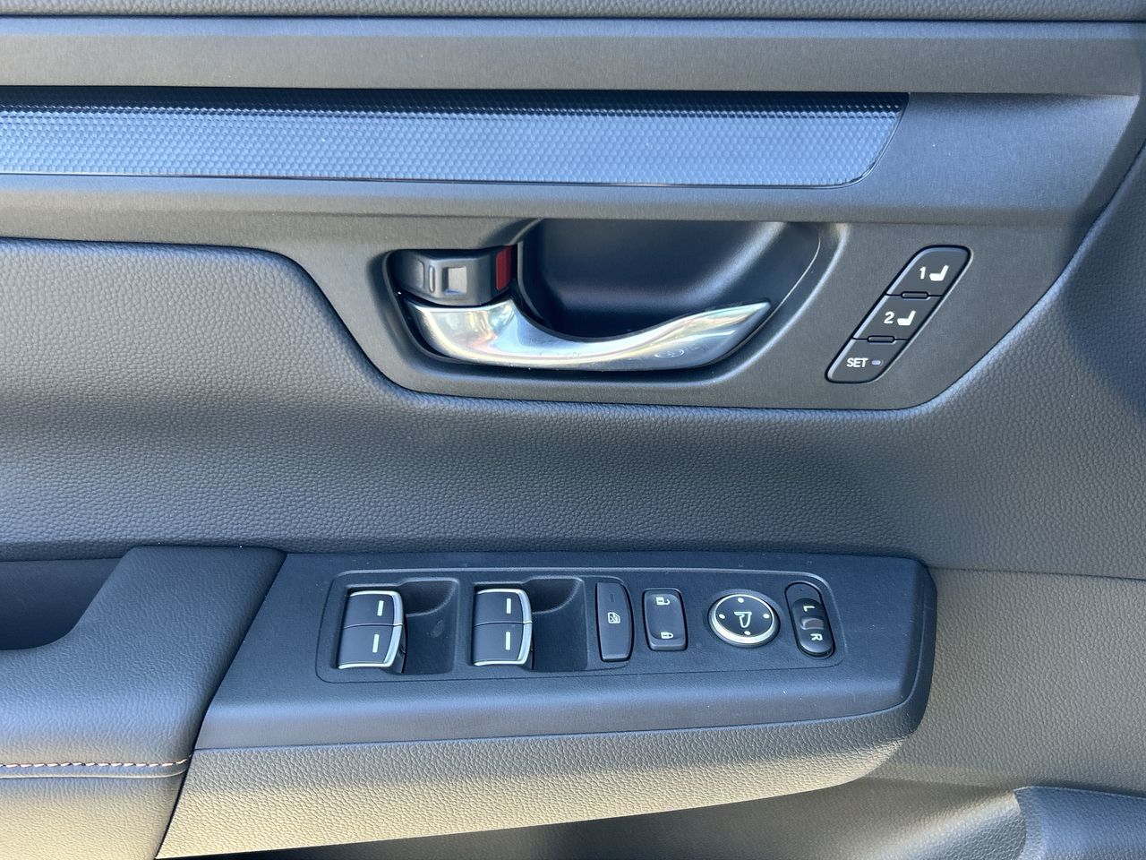 2025 Honda CR-V HYBRID in North Vancouver, British Columbia