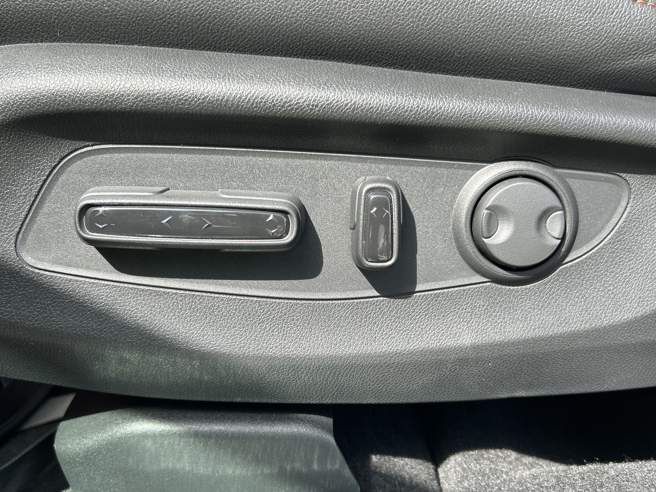 2025 Honda CR-V HYBRID in North Vancouver, British Columbia