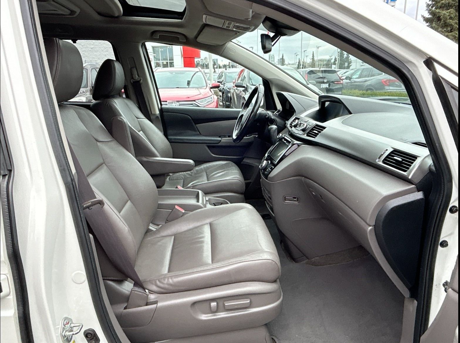 2016 Honda Odyssey in North Vancouver, British Columbia