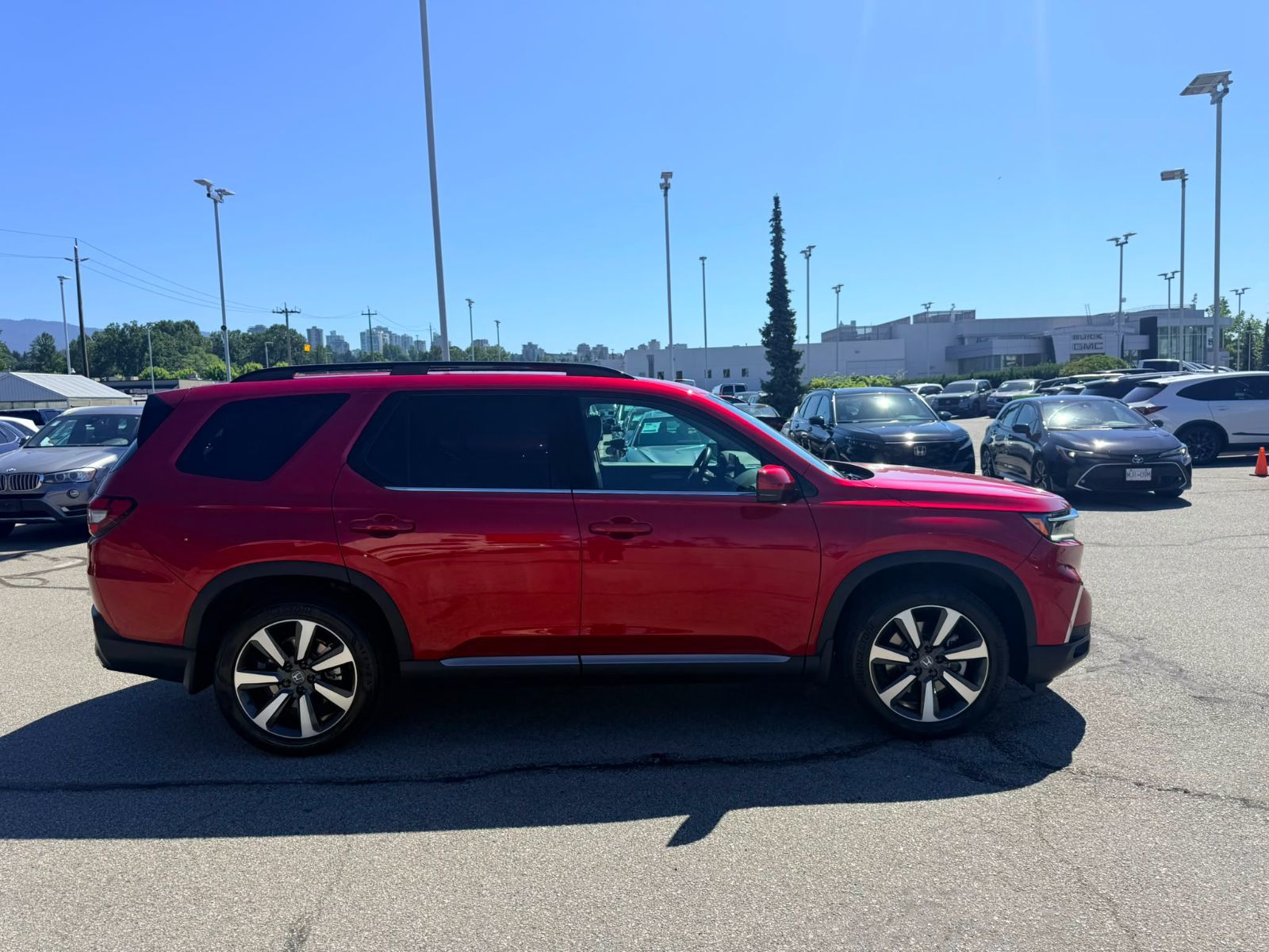 2025 Honda Pilot in North Vancouver, British Columbia