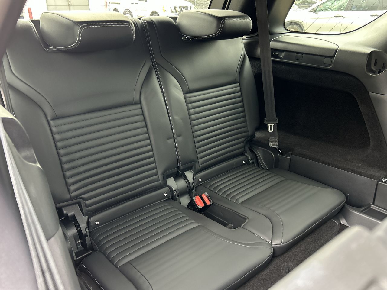 2023 Land Rover Discovery in North Vancouver, British Columbia