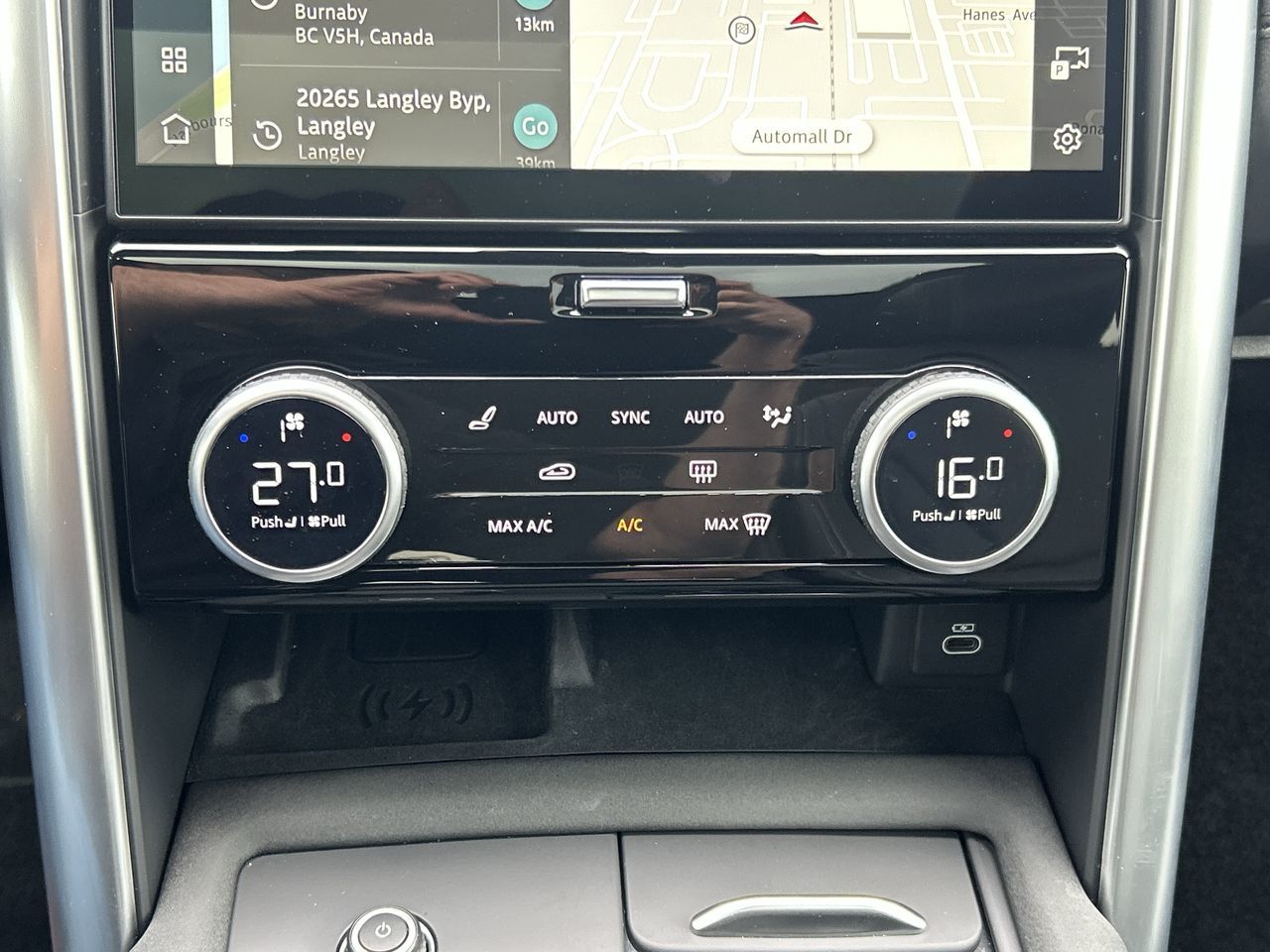 2023 Land Rover Discovery in North Vancouver, British Columbia