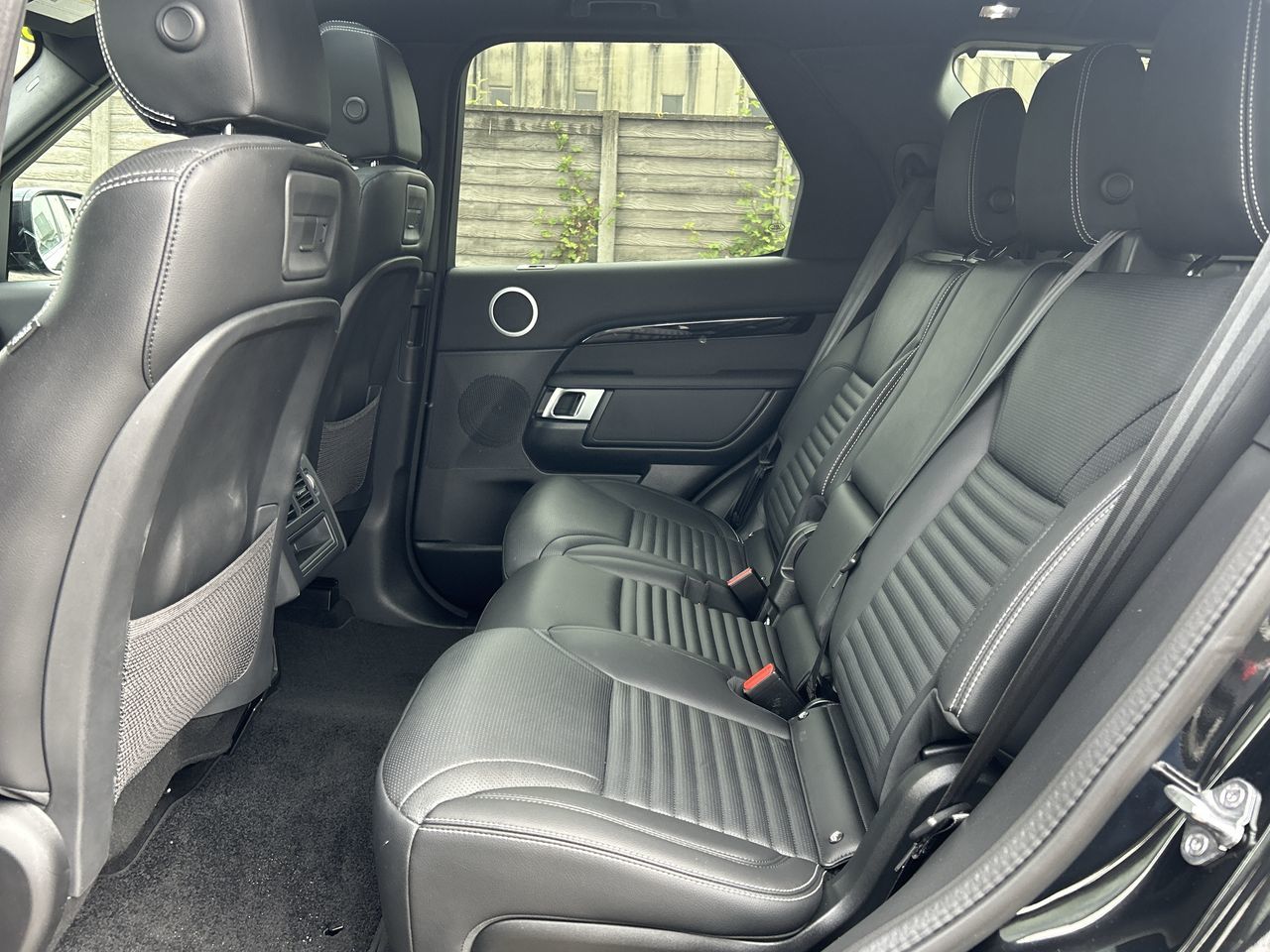2023 Land Rover Discovery in North Vancouver, British Columbia