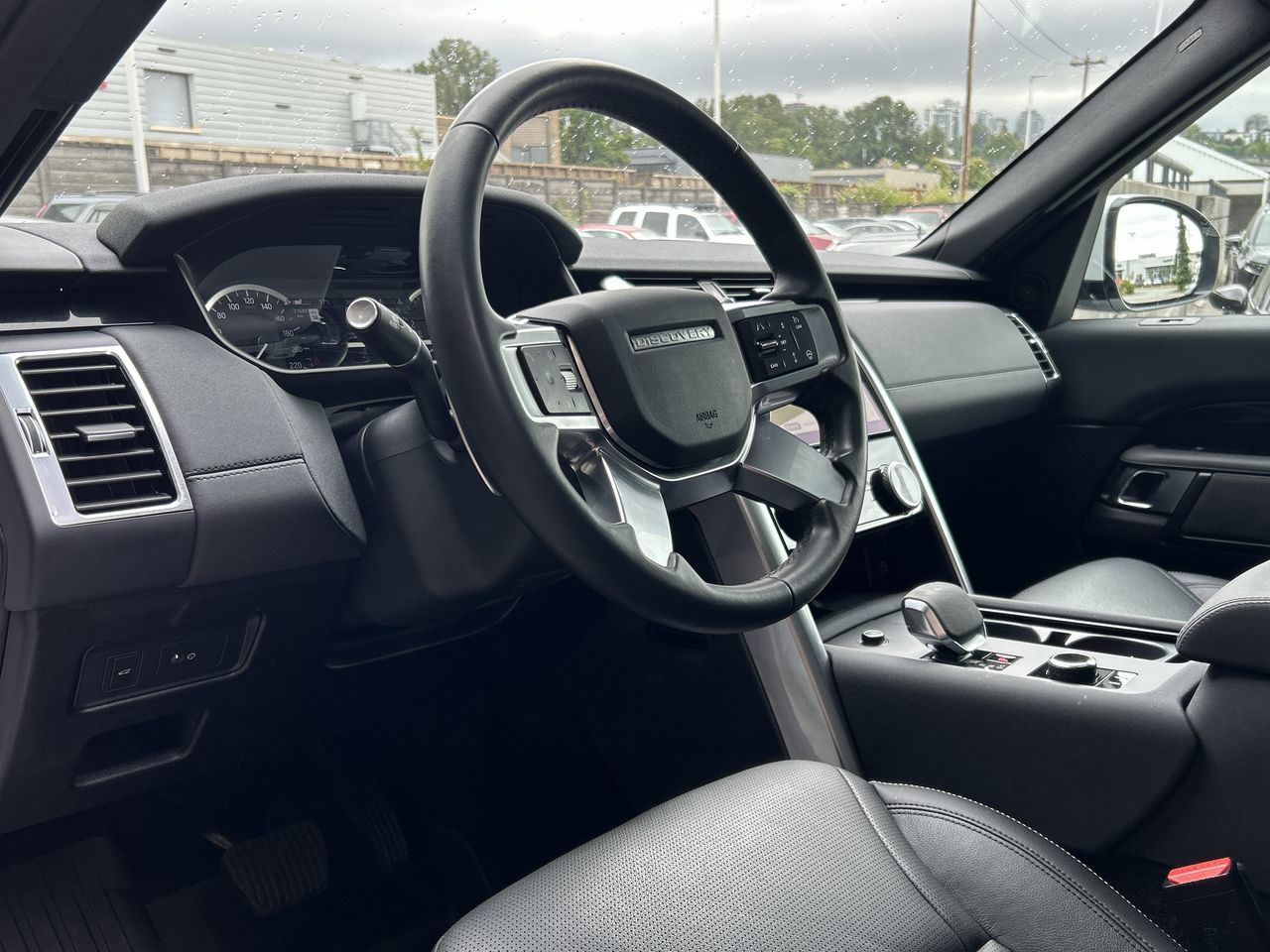 2023 Land Rover Discovery in North Vancouver, British Columbia
