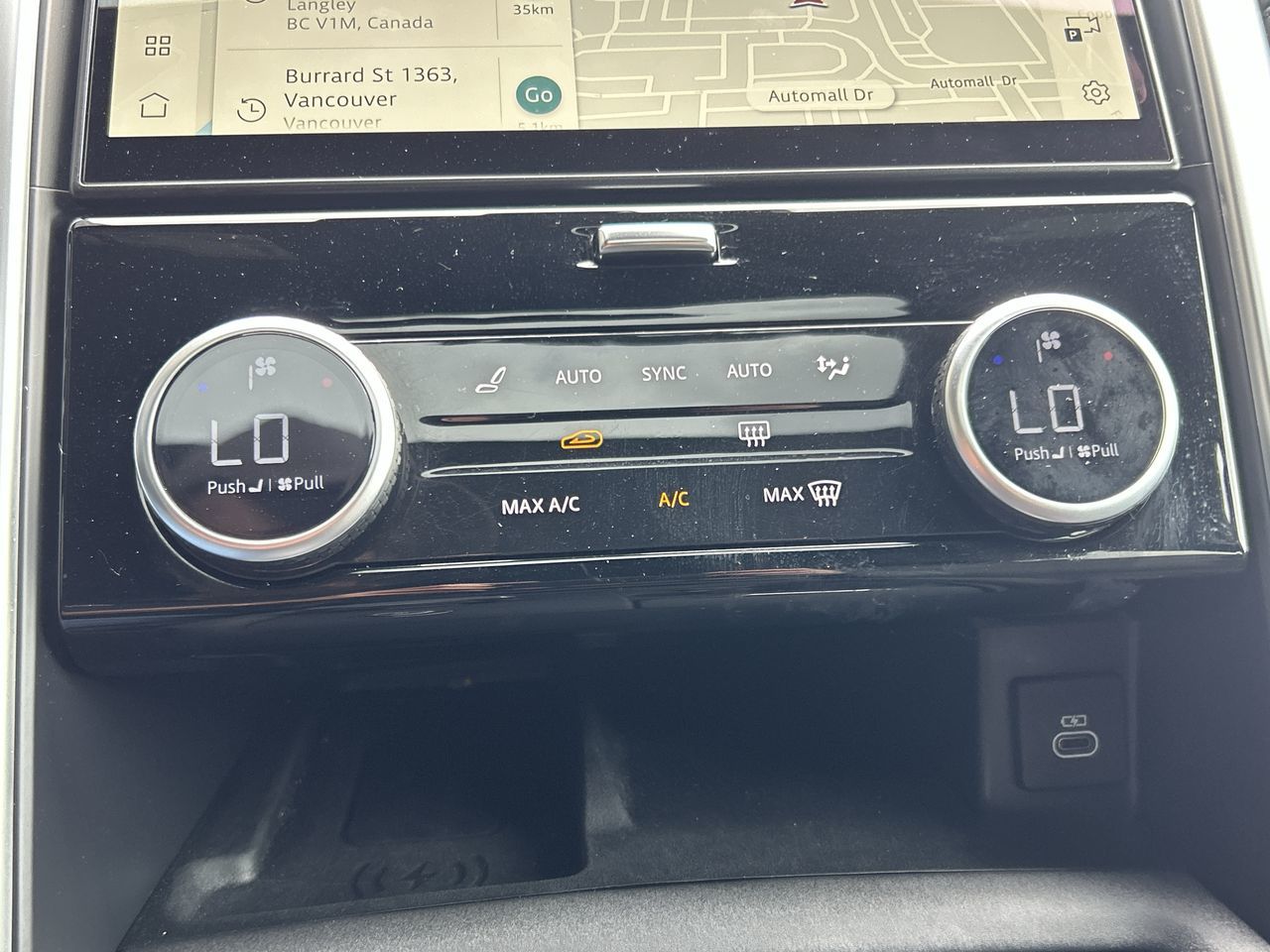 2023 Land Rover Discovery in North Vancouver, British Columbia