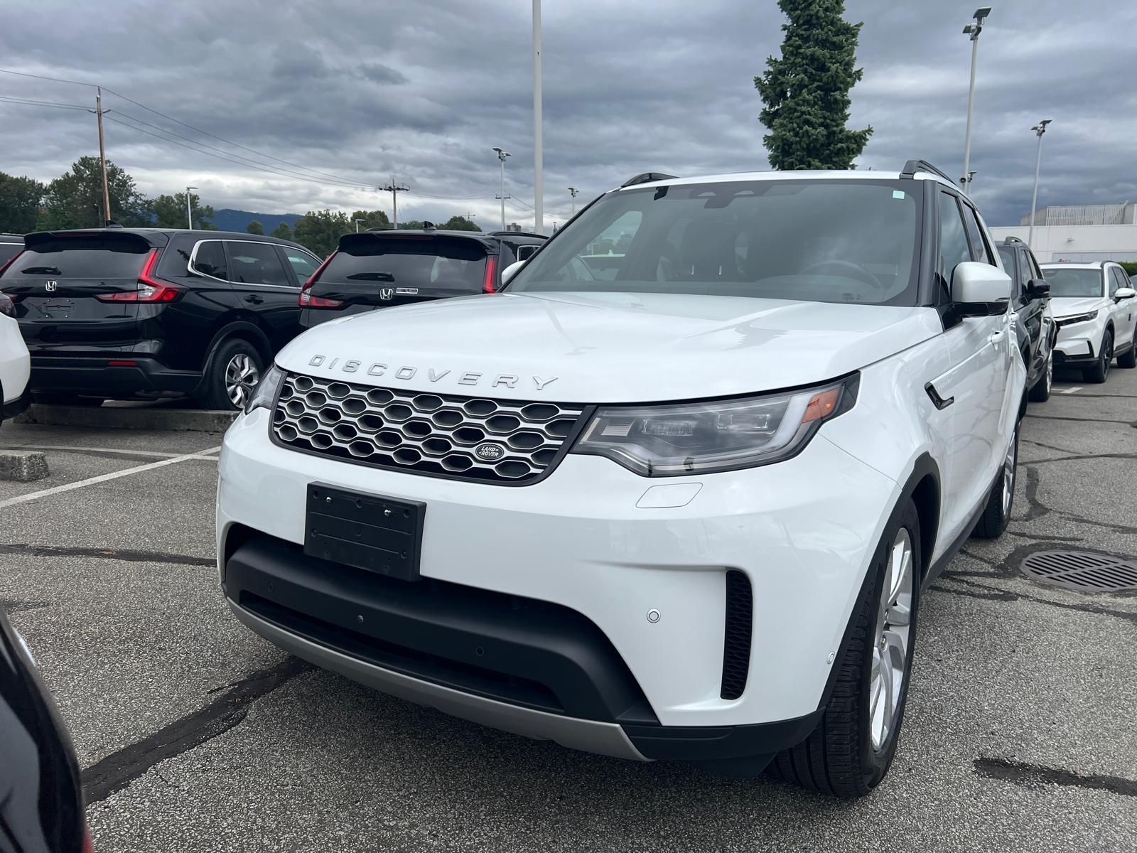 2023 Land Rover Discovery in North Vancouver, British Columbia